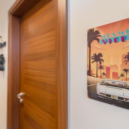 Miami Vice Apartment With Balcony Budapest Extérieur photo