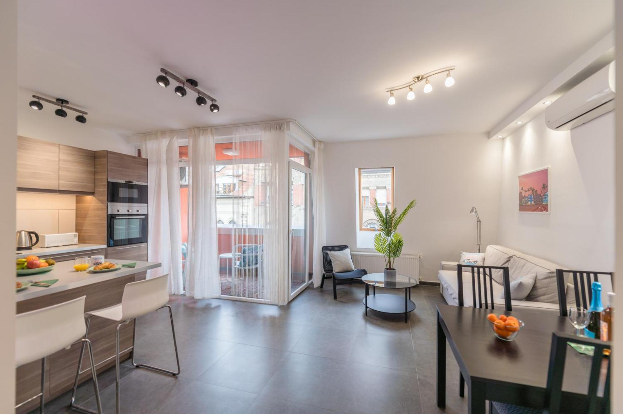 Miami Vice Apartment With Balcony Budapest Extérieur photo