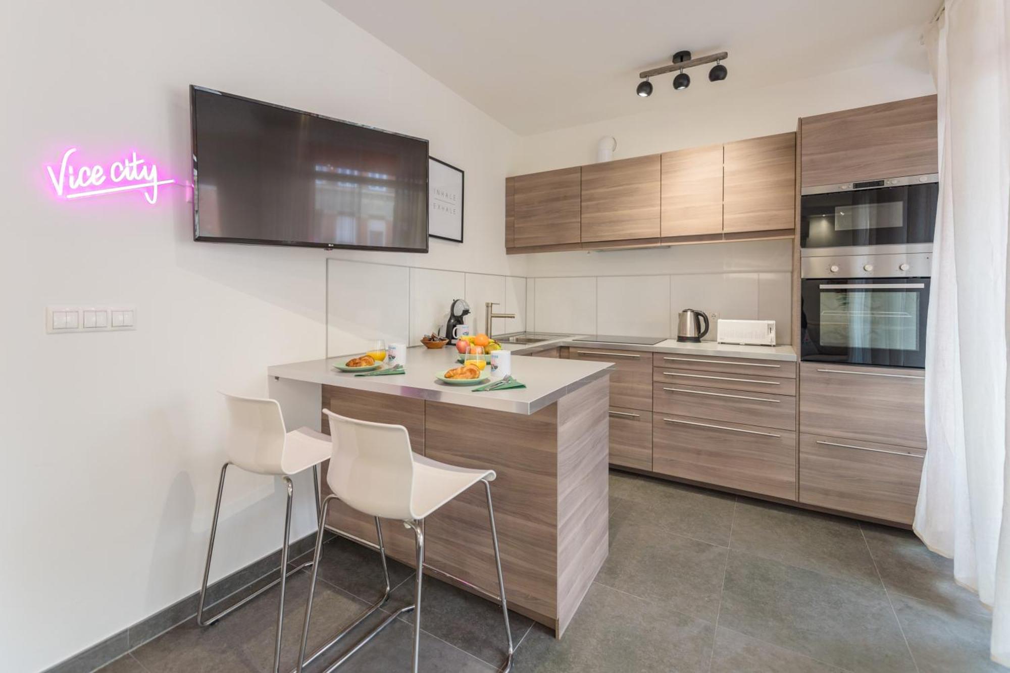 Miami Vice Apartment With Balcony Budapest Extérieur photo