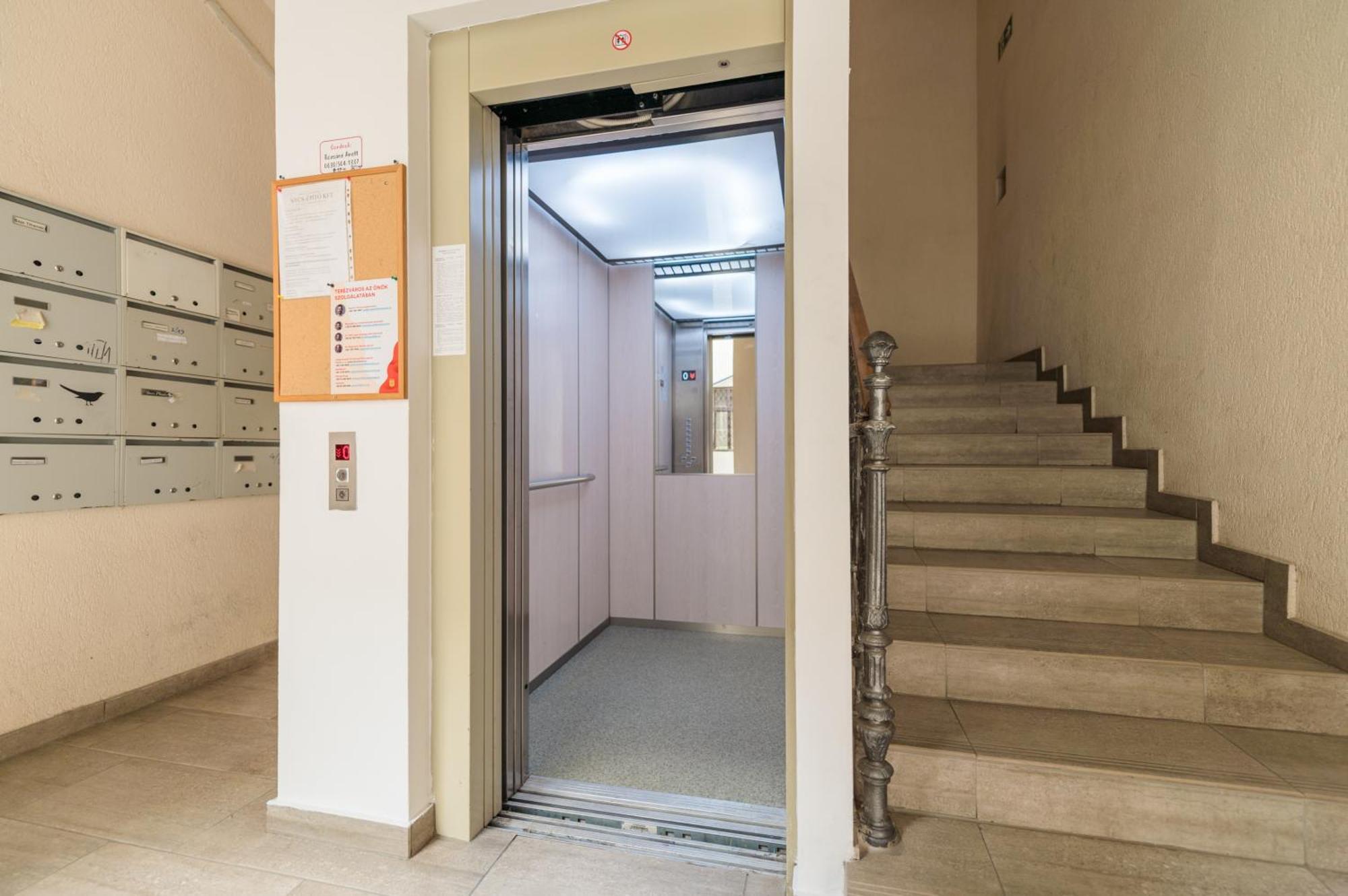 Miami Vice Apartment With Balcony Budapest Extérieur photo