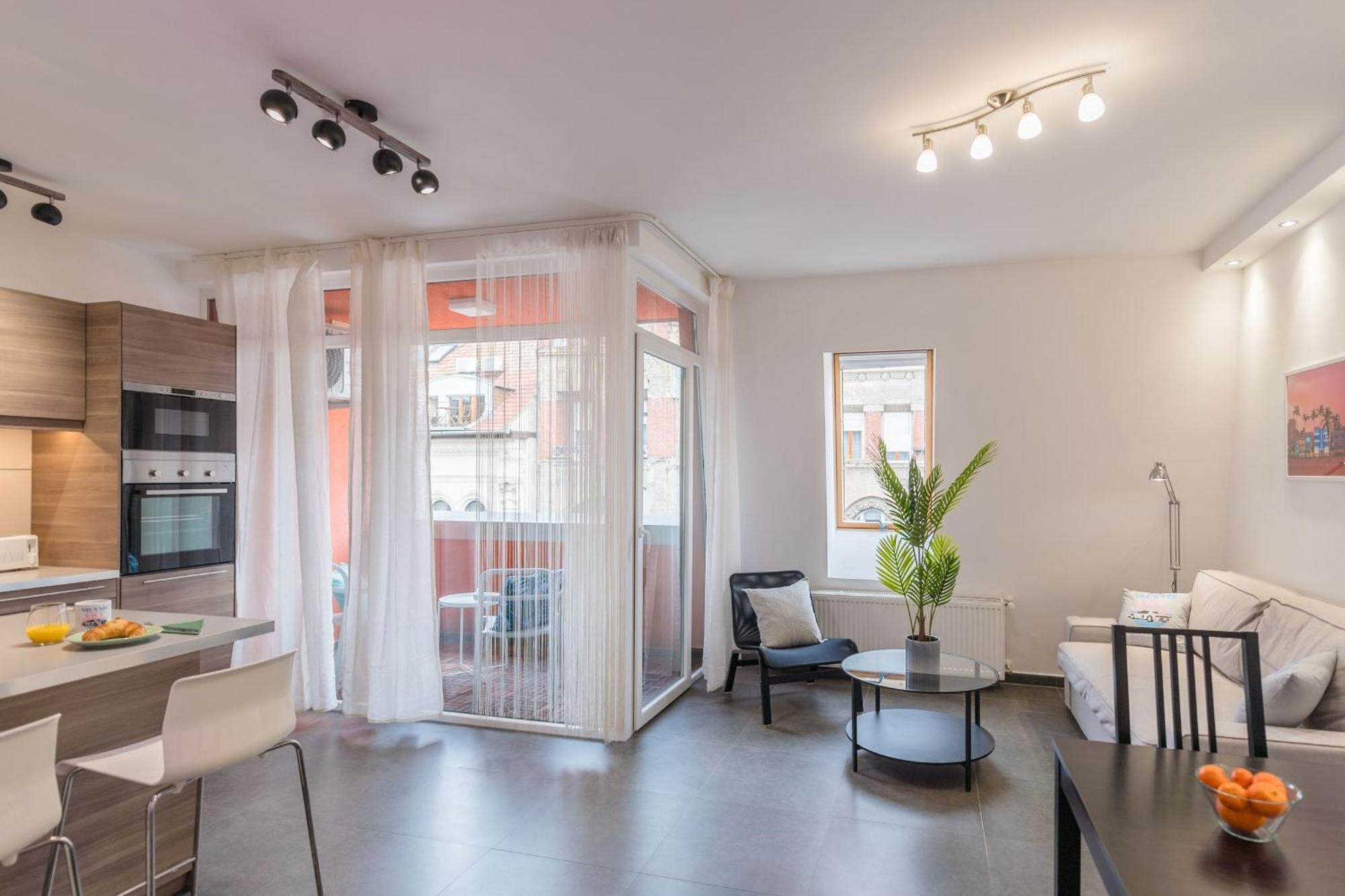 Miami Vice Apartment With Balcony Budapest Extérieur photo