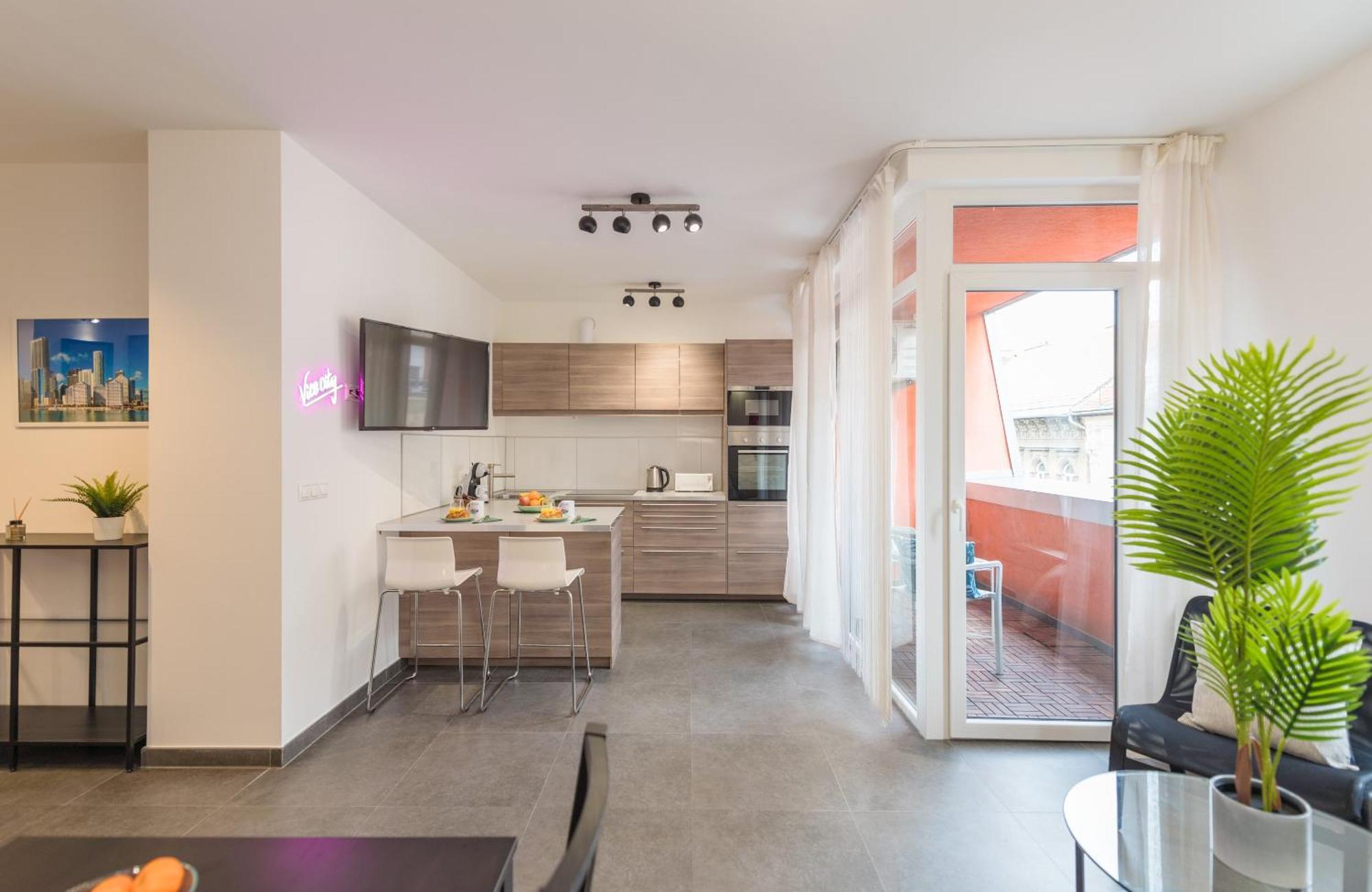Miami Vice Apartment With Balcony Budapest Extérieur photo