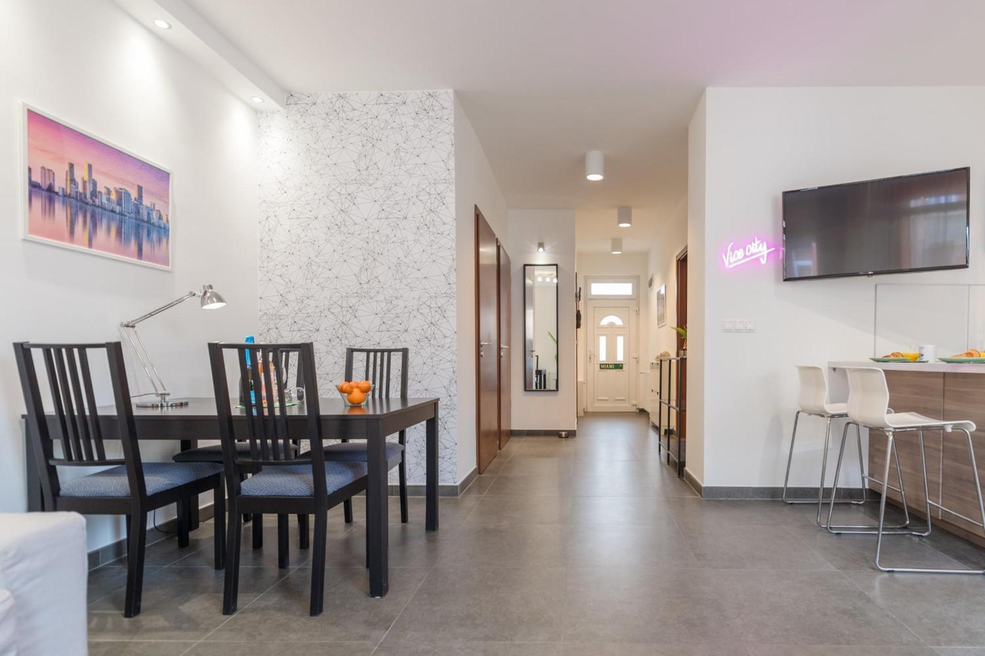 Miami Vice Apartment With Balcony Budapest Extérieur photo